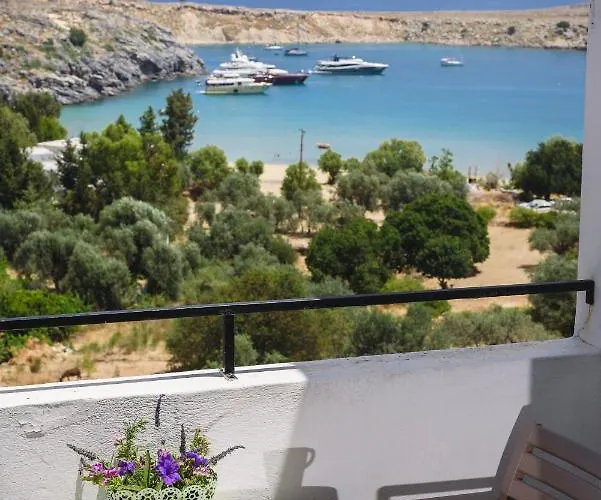 Aphrodite White Studios Apartment