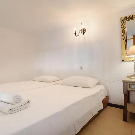 Aphrodite White Studios Apartment *